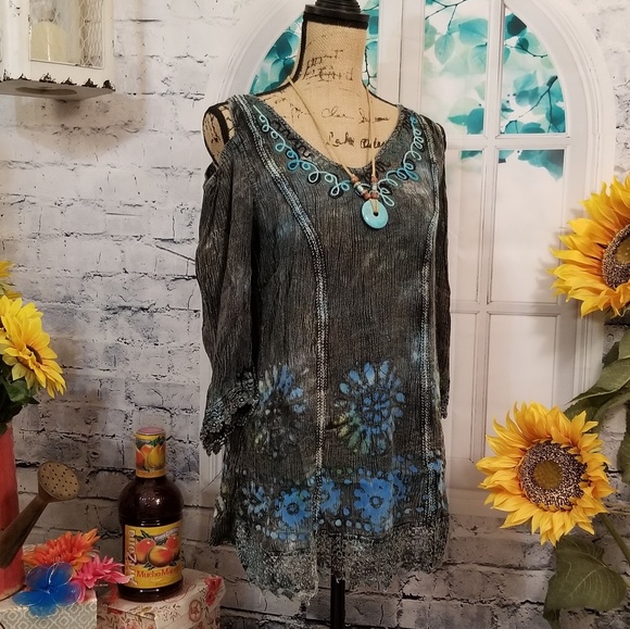 🌺SALE!🌺 3X&4X FLORAL EMBELLISHED TIE DYE TUNIC - Picture 2 of 8